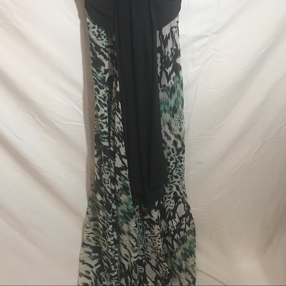 Woman’s dress - Picture 3 of 3